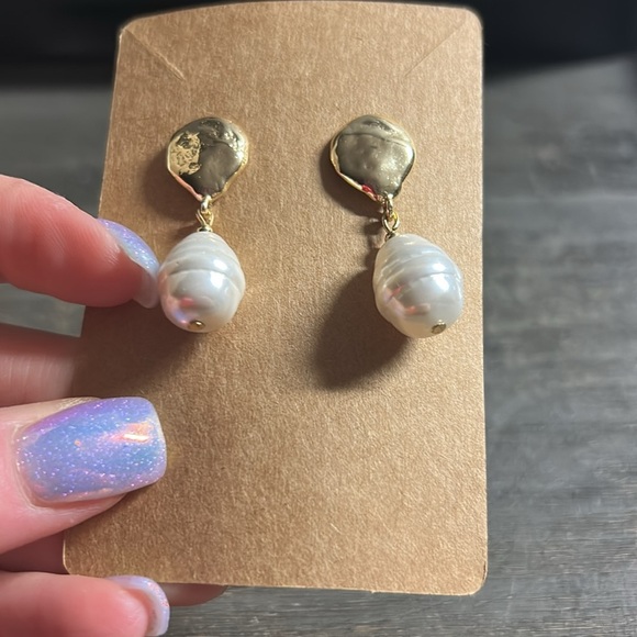 Elegant Gold and White Pearl Drop Earrings - Picture 2 of 3